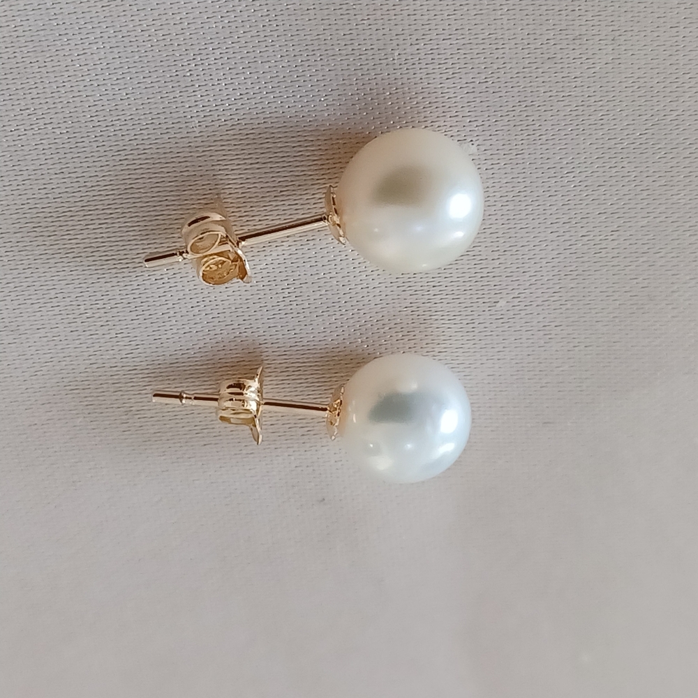 14k  Pearl Stud Earrings